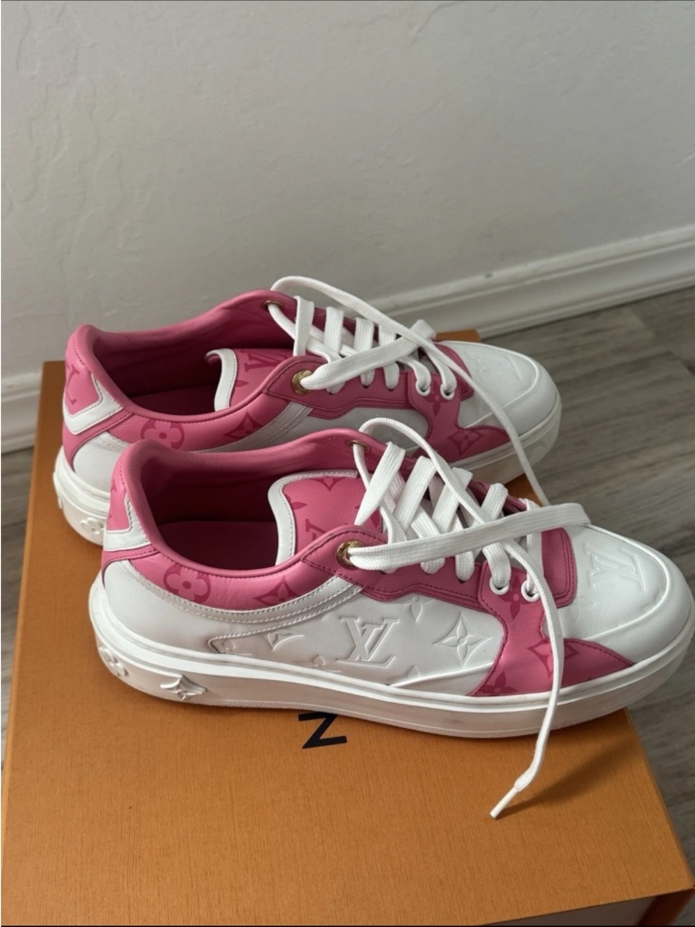Louis Vuitton Time Out Sneaker Size Pink And White Size 9/10 - Picture 3 of 3